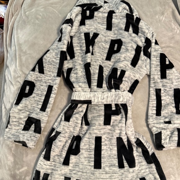 Victoria's Secret PINK Plush Hooded Robe Gray Black Logo XS/S Soft Fleece - Picture 4 of 6